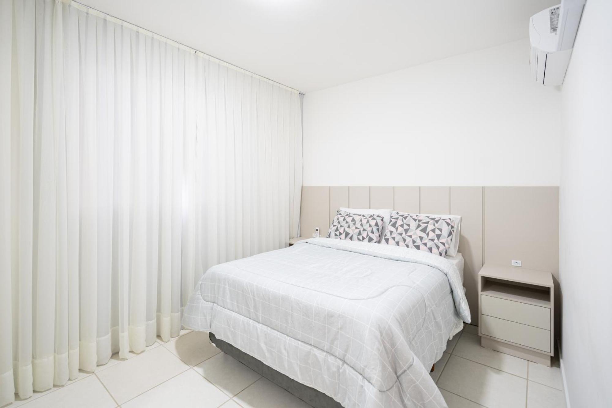 Apartamentos Completos A 15Min Beto Carreiro Com Wi-Fi Churrasqueira Em Condominio Com Piscina Portaria 24H Ideal Para Familia Picarras Bilik gambar